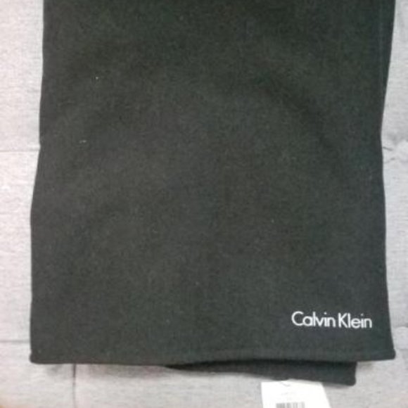 Calvin Klein Women's Black Infinity Loop Scarf, NWT - Picture 3 of 5